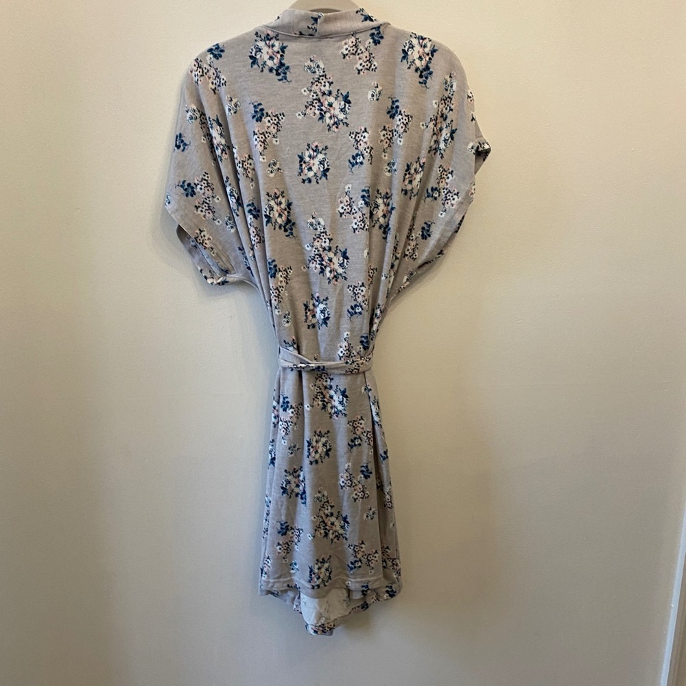 Nanette Lepore Wrap Gray Knit Style Floral Robe - Picture 3 of 4